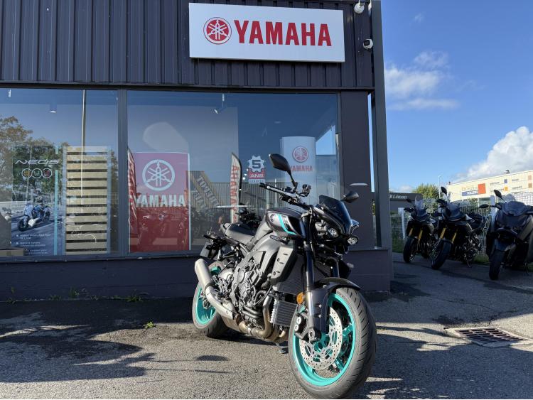 YAMAHA MT-10