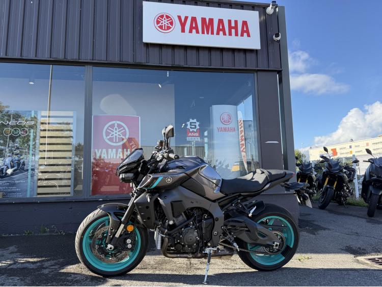 YAMAHA MT-10