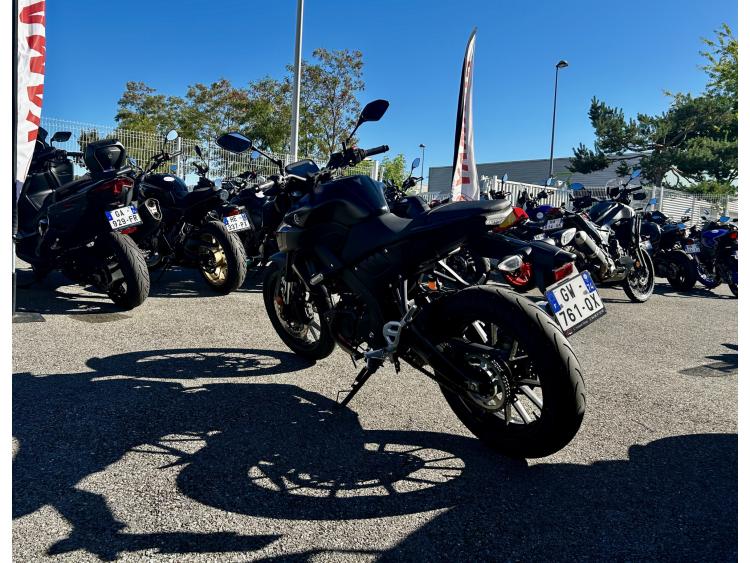 YAMAHA MT-125