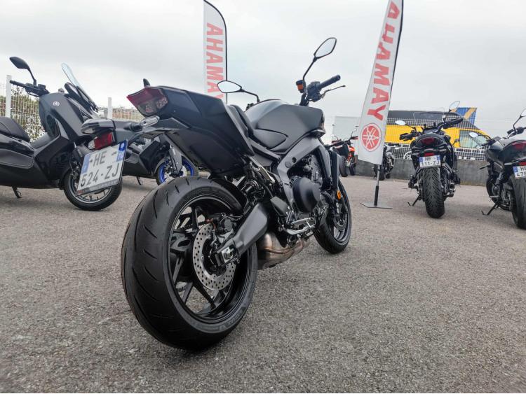 YAMAHA MT-09