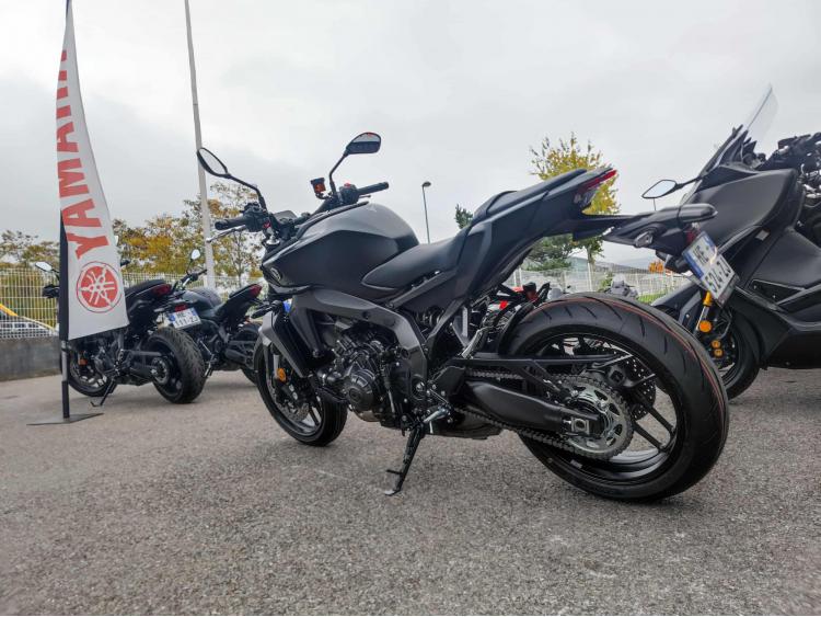 YAMAHA MT-09