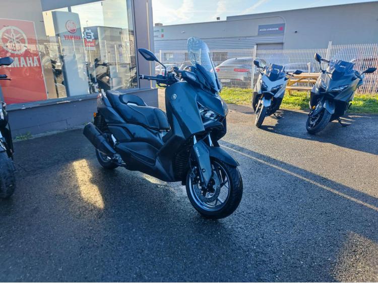 YAMAHA XMAX 300